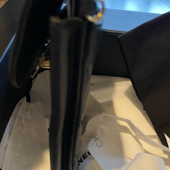 CHANEL Black Quilted Caviar Phone Holder New - Picture 5 of 10